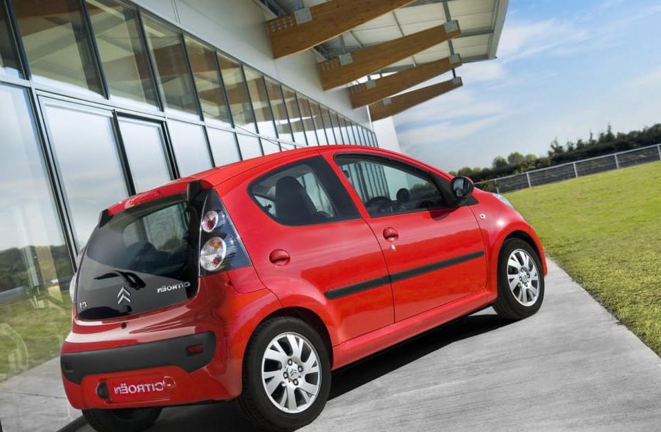 Замена аккумулятора Citroen С1