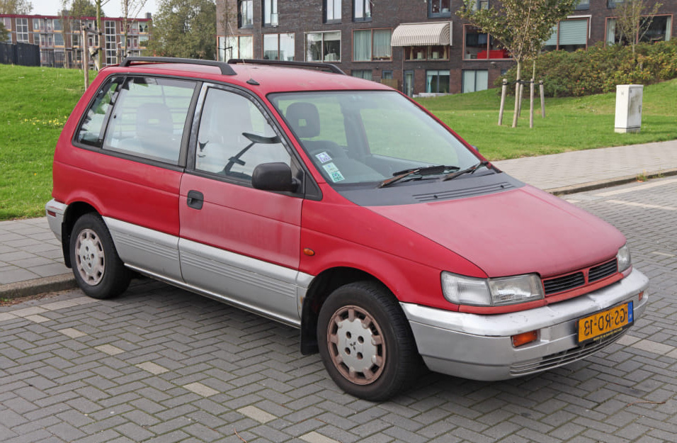 Замена аккумулятора Mitsubishi Space-Runner